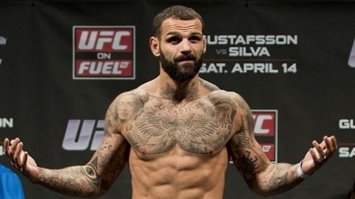 Соколик,пойдешь над ним на пляж смеяться?!)))