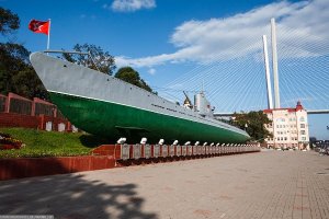 Владивосток. С-54.
В глубоком детстве моё любимое место для посещений. Постоянно отца тянул пойти посмотреть  в настоящий перископ.