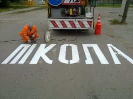 Что-то мне подсказывает, он Ш верх ногами рисует второпях.