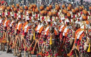 Вот товарищи из Индии, какая весёлая расцветочка. И воевать не надо, от смеха умрёшь