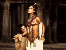 типа Листата из королевы проклятых..................)))