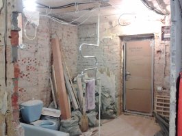 Неее..ну иго нафиг этот ремонт)) хотели сперва тупо отштукатурить стены, пришлось полностью менять все кроме несущих))) это был многомесячный ад