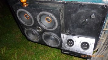 Количество долбо*бов на этом видео просто зашкаливает!
За звук отдельный респектос.