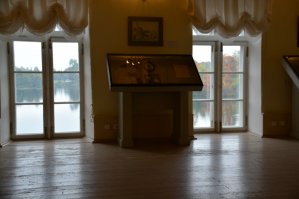 Приоратский дворец в Гатчине, является уникальным памятником архитектуры, своеобразной визитной карточкой Гатчины. Является единственным памятников в России - землебинтным строением конца 18го века. Построено по замыслу архитектора Н.А.Львова для рыцарей Мальтийского ордена.