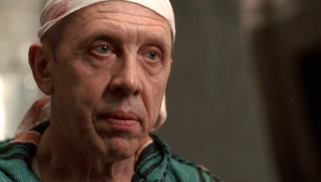 красное надо хранить в холодильнике. но в термосе, чтобы не переохладить.