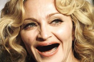 Еще Мадонна. После её обещаний отсо.сать каждому, голосовавшему за Клинтон, она будет выглядеть как-то так