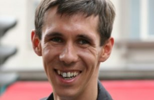 Самоотверженные парни посвятили мальчишник возне со щенками