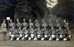 Автору спасибо.
Всегда внимательно разглядываю такие фотографии, так как мой дед воевал в ПМВ и был в плену в Австро-Венгии.
А это тоже из ПМВ с кем пришлось нашим воевать.