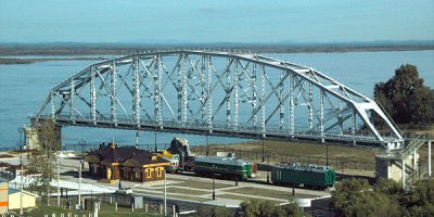 часть пролёта, демонтированного моста ч/з Амур (5000 рублей который) собирался в Варшаве, потом морем доставлялся во Владик