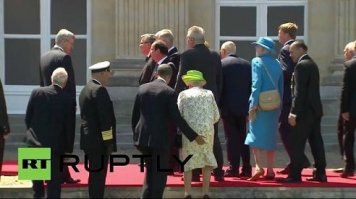 Обаме расскажите, что королеву нельзя трогать.