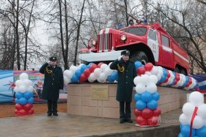 То что поблизости и часто вижу, монумент у атп нлмк Липецк, реквием паровозу г. Грязи, памятник около ЛТЗ Липецк, Москвич около ГИБДД В Тербунах, и свежий памятник, в прошлом году у пожарной части поставили, тоже Липецк