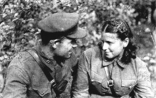 А наши девушки в большинстве своём в форме. Потому что тоже воевали