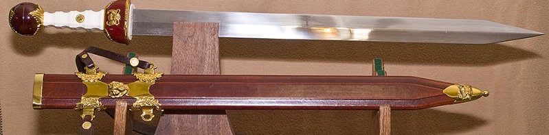 Ну так римская спата произошла от иберийских клинков и германских, затем был меровинг (вендельская эпоха), затем каролинг, это же классика. Яблоко на римской спате от их колющего стиля, а так это рубящее оружие. В принципе я вывесил в каментах статьи по этому поводу.