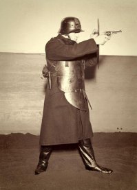 ну в СССР было несколько видов стальных нагрудников , не только сн 42
у всех были пожие