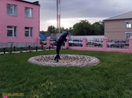 Да чтоб он жил в доме, где на лужайке этот...