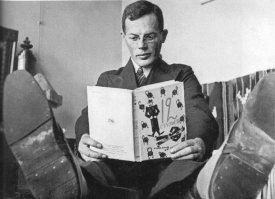 1. Илья Ильф.
2. Павел Кадочников.
Интересно...