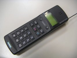 Да автор - просто "гламурный подонок"!  (Без обид, шутка). Мой первый телефон был таким (см. ниже) и последующие...