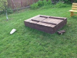 Сам такую сделал на участке. Только вместо лавочки - столик. Не имею опыта работы с деревом совсем.