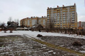 Это один из районов, а вообще Варламов к нам приезжал, описал и хорошую и плохую Йошкар-Олу. Фотки с инета, одного из местных фотографов.