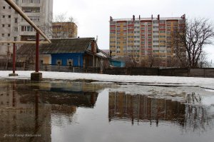 Это один из районов, а вообще Варламов к нам приезжал, описал и хорошую и плохую Йошкар-Олу. Фотки с инета, одного из местных фотографов.