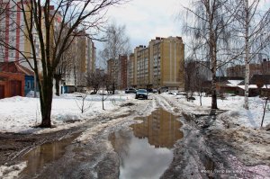 Это один из районов, а вообще Варламов к нам приезжал, описал и хорошую и плохую Йошкар-Олу. Фотки с инета, одного из местных фотографов.