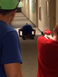 Как же пожалеет синий, если красный окажется мазилой))