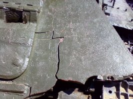Если не ошибаюсь останки т-34 поднятые со дна Волги. Находятся около музея Сталинградской битвы. Снимал в прошлом году. Выглядит более впечатлительно по сравнению с той же 34 кой. которая стоит прямо напротив музея.