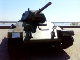 Если не ошибаюсь останки т-34 поднятые со дна Волги. Находятся около музея Сталинградской битвы. Снимал в прошлом году. Выглядит более впечатлительно по сравнению с той же 34 кой. которая стоит прямо напротив музея.