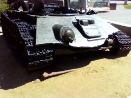 Если не ошибаюсь останки т-34 поднятые со дна Волги. Находятся около музея Сталинградской битвы. Снимал в прошлом году. Выглядит более впечатлительно по сравнению с той же 34 кой. которая стоит прямо напротив музея.