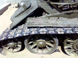 Если не ошибаюсь останки т-34 поднятые со дна Волги. Находятся около музея Сталинградской битвы. Снимал в прошлом году. Выглядит более впечатлительно по сравнению с той же 34 кой. которая стоит прямо напротив музея.