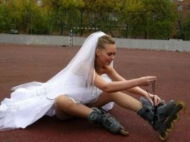 Эти фотки чем плохи? Или все должны по стандартному шаблону свадьбу отмечать?