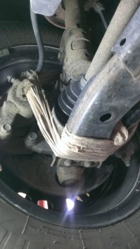Гениальная идея привязаться к тормозному суппорту...