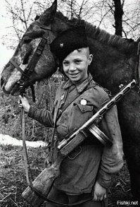 Юный разведчик-кавалерист Витя Поздняков за рейды в тыл врага награжден медалью За отвагу