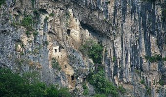 Лядовский скальный монастырь, Украина, более 1000 лет основан в 1013 году