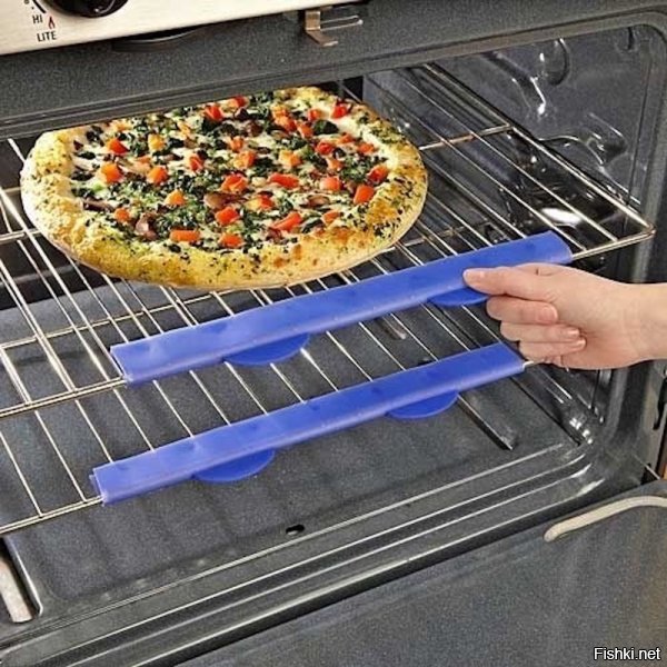 мне кажется, что если пиццу разогревать в духовке на решетке, то ей будет пизнец