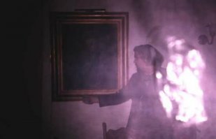 Сначала я хотел написать, что это призрак Киркорова.... но потом увидел следующую фотку и подумал, что вот он где.