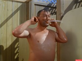 Хитрость в условиях цен на ЖКХ : как помыться, израсходовав лишь одно ведро воды