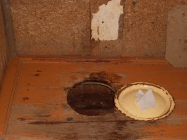 Ты не путай "Чашу Генуя" - фото номер раз, с деревенским сральником - фото номер два.