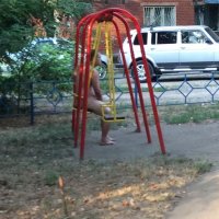 Как-то утром шел пьяный с гулянок, заснял грибника, который друга ждал, видимо одному за грибами надоело ходить уже