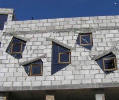 Видел это здание ещё без стёкол. Кафе там теперь какое-то или ресторан.