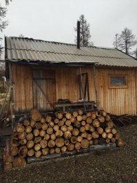 Он их в рюкзаке донёс что ли?