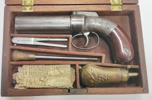 кстати продаю 3000 евро в родной коробке.