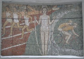 Стадион Юных пионеров, Москва - большие панно по бокам ограды. Всё детство мимо ходила:) К сожалению, реставрация требуется значительная...