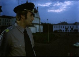 Единственный кадр из Экипажа, снимали в моем городе Ярославле. Вот думаю, надо же из-за одного кадра приезжать в другой город))) Это спуск на Даманский остров