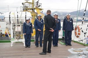 Я думаю что автор это фото мог бы не ставить.