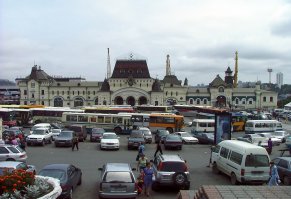 Да. Согласен. Киев теперь не в лучшем виде. Копоть от покрышек и всё такое. Но ведь, на сколько я понимаю, Киев теперь не в России. Кстати, вот тебе несколько фотографий из глубокого замкадья. Заметь, голых жоп ни где не видно. Томск, Хабаровск, Новосибирск и Красноярск, Владивосток и Кемерово это всё города, находящиеся очень далеко от Москвы. Необычно, правда ли?! Вам там про нас всякую небывальщину рассказывают, а вы верите, развесив уши. Вам не обидно что вас за дурачков держат?