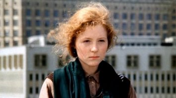 На Полину Кутепову похожа (тут в фильме Настя)