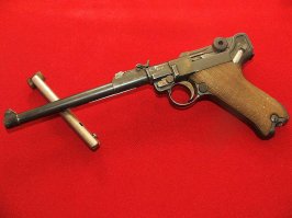 даже на фото, если предположить шо то кобура а не приклад, то он туда просто не поместится.
вот Вам оба варианта. охотник и артилерист. сравнивайте.
на охотника ссылочку поищу