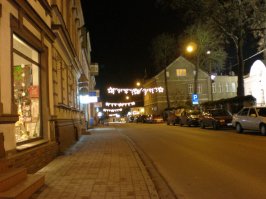 =Вольштын это такая польская дыра= ну предположим если город не большой-на него всегда будет указатель не за 100 км, а при подъезде. В Вольштыне живет всего 13,5 тысяч населения и дырой вы поспешили его назвать ) Чистый, ухоженный в котором кипит жизнь)  В небольшом  городе функционирует с 2006 года завод мирового концерна Firestone - производит в основном для экспорта амортизаторы для автобусов и грузовых автомобилей, большой завод по переработке фруктов и овощей, мебельная фабрика, завод металлических аксессуаров с основным упором на экспорт- замки, металлические профили используются в мебельная промышленности и металлообработке. И кстати в Вольштыне огромное кладбище советским воинам-тоже ухоженное