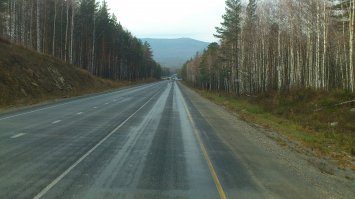 Вот ехали в Россию из Казахстана!Алматы-Астана-Кустанай через Троицк Челябинск-Миас-Уфа-Самара-Пенза-Тамбов-Воронеж-Курск!!!НА ФУРЕ зятёк тащил наш домашний скарб и меня заодно!Почти 5к километров!!7 ДНЕЙ!!!Теперь сильнее уважаю мужиков дальнобоев !это пипец полный!!!Вот дорога по Казахстану почти весь путь такая.По России веселее  лесочки,горки,речки.